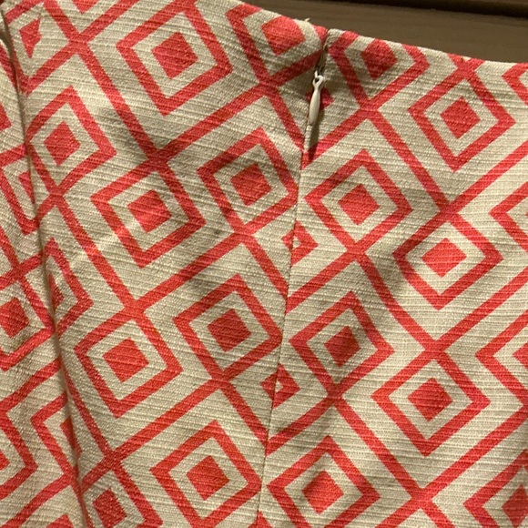 Ann Taylor Geometric Coral & Beige Pencil Skirt - Size 8 EUC fully lined - Picture 4 of 5